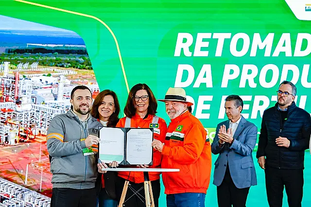 Lula participa de evento que retoma obras da UFN-III em Três Lagoas