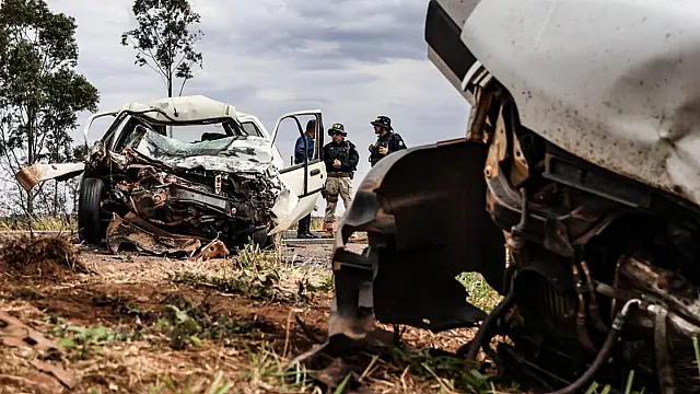 Idoso morre ao bater em van do MPMS na BR-262