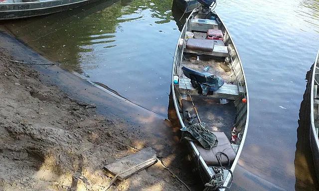 Polícia multa 5 turistas e apreende barcos durante pesca sem licença no Rio Miranda