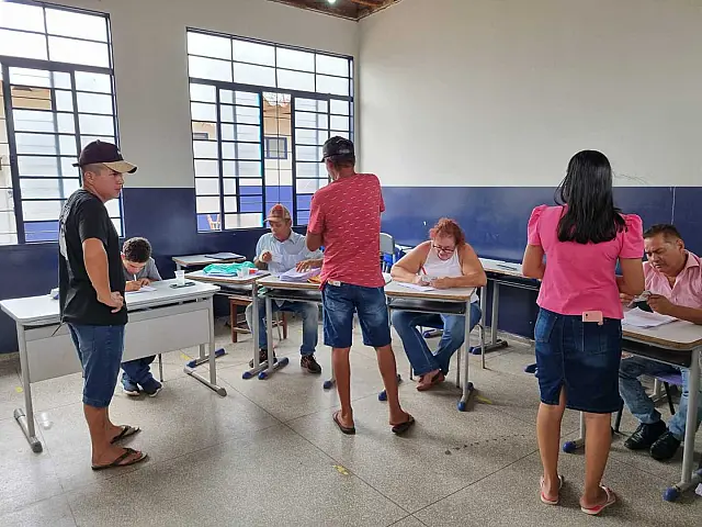 Jovens de 16 a 18 anos podem tirar 1º título de eleitor até 8 de maio