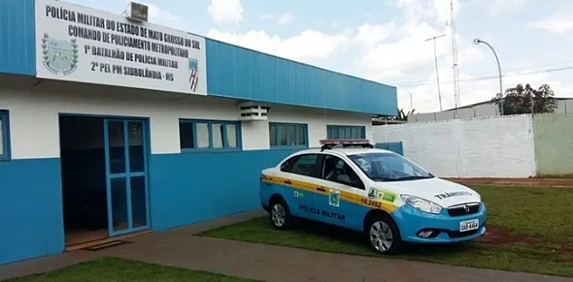 Homem agride policial com narguilé dentro do quartel da PM