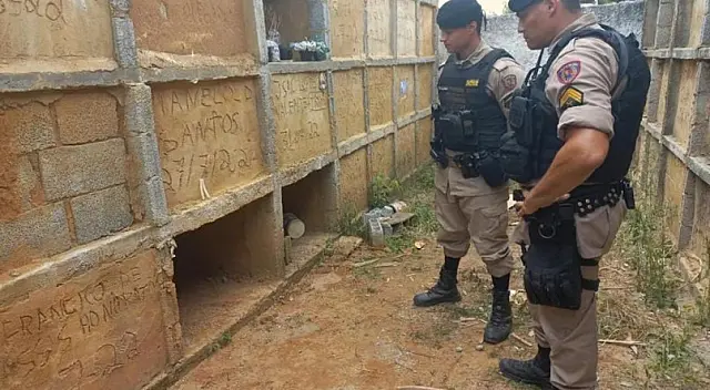 Coveiro aciona a PM após achar mulher enterrada viva em Minas Gerais