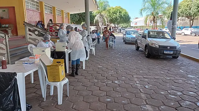 Sesau retoma vacinação de 1ª dose para jovens de 18 anos