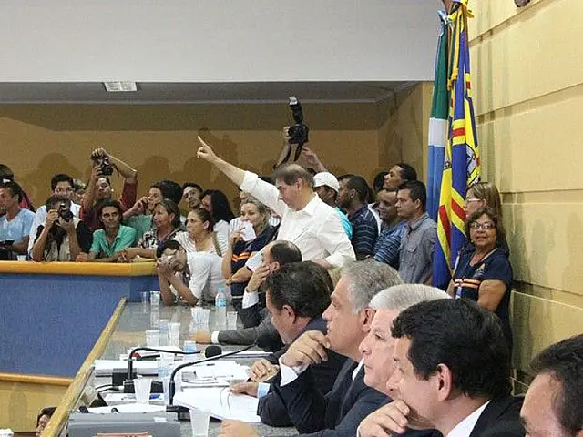 Em sessão de dez horas, Câmara de Campo Grande cassa mandato de Bernal