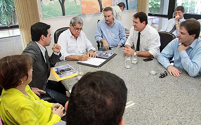 Puccinelli atende setor industrial e prorroga prazo de adesão aos incentivos fiscais
