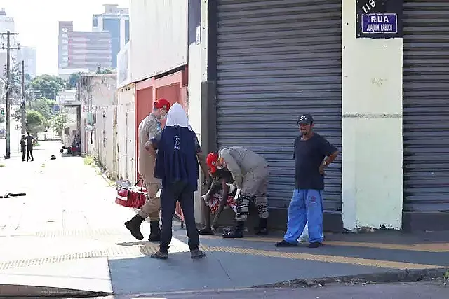 Jovem leva facada no braço e é socorrido pelo Corpo de Bombeiros