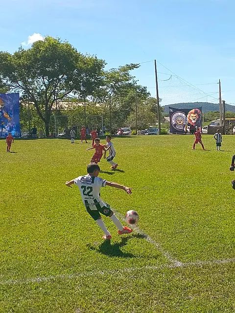 Jovem talento de Anastácio organiza rifa para realizar sonho no futebol