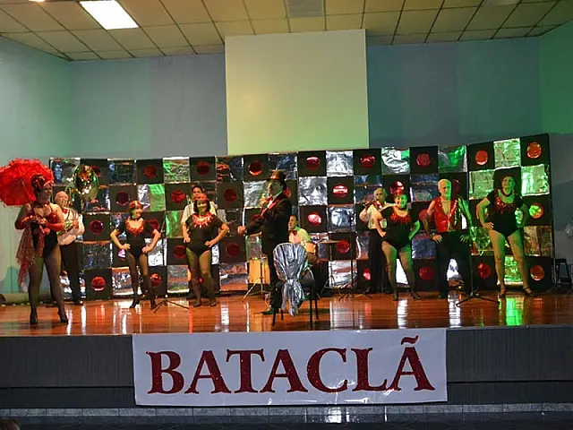 Grupo Bataclã de Aquidauana se apresenta no anfiteatro da UFMS