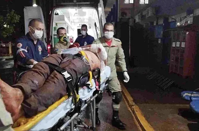 Homem tenta agredir esposa e acaba esfaqueado pelo enteado
