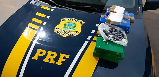 Bolivianos que levavam 15,9 quilos de cocaína em veículo são presos em Miranda