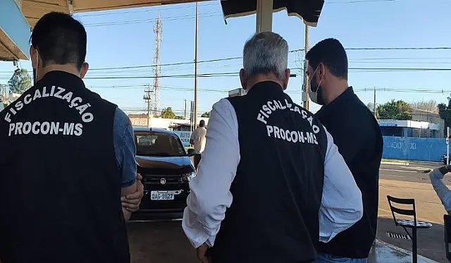 Procon Estadual autua posto de combustível na Capital por obter vantagem excessiva na venda