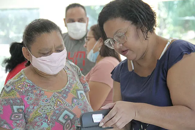 Prefeitura entrega óculos do programa "Novo Olhar"
