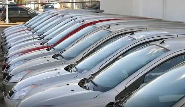Venda de veículos cresce 6,1% em 2025, mas produção recua em maio