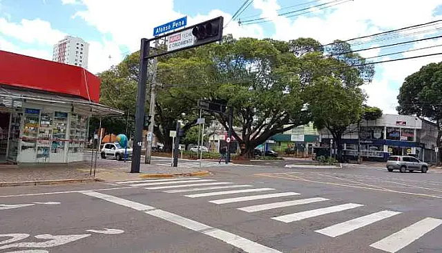 Depois da balada, ‘Pâmela’ pede remédio pra ressaca e rouba carro do ‘crush’
