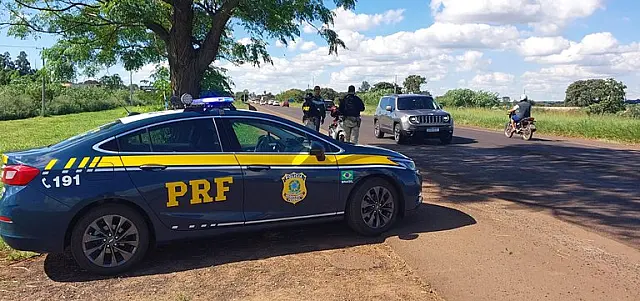 Feriado de Nossa Senhora Aparecida: PRF acompanha peregrinações em rodovias