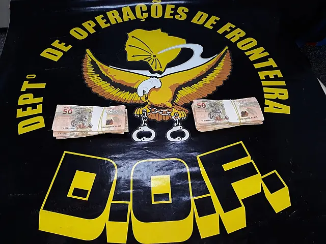 Dupla é presa com 256 notas falsas de R$ 50 em MS