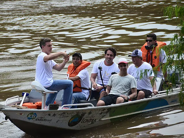 Após chegada, Luciano Huck grava no Rio Aquidauana e elogia: 'lugar lindão'