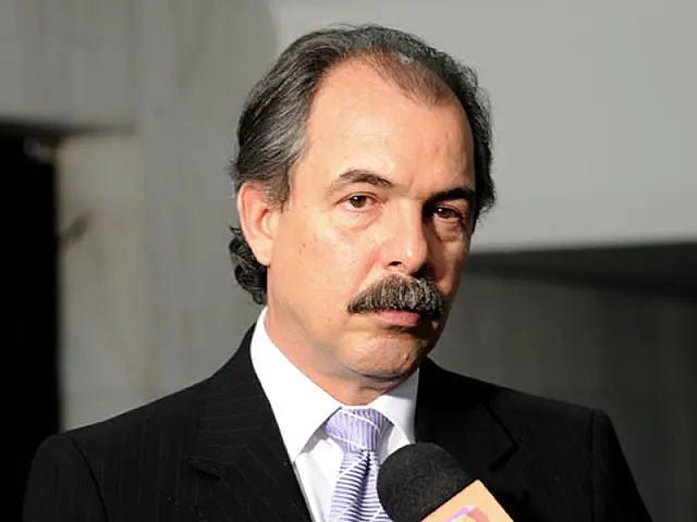 Ministro critica ?judicialização? da lei do piso dos professores