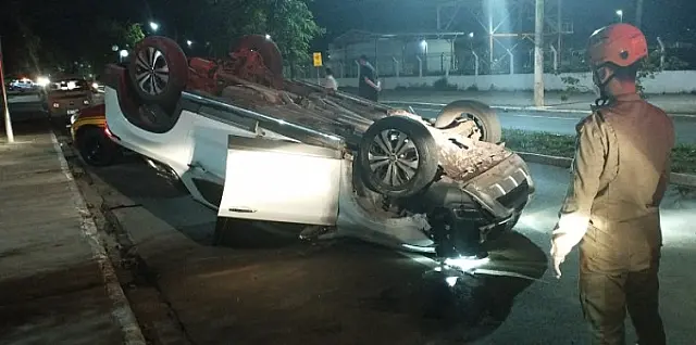 Casal recusa atendimento após veículo tombar em Corumbá