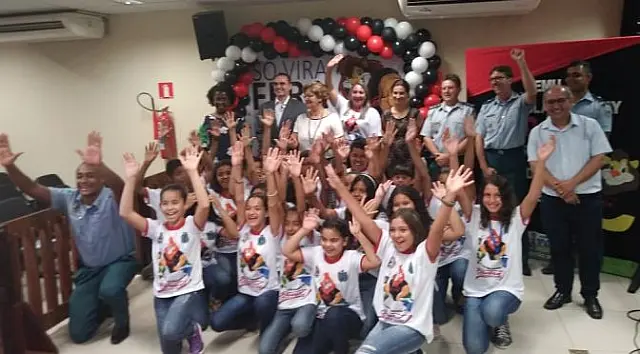 Crianças do Projeto da PM em Miranda participam de formatura