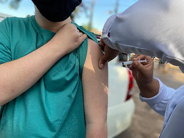 Dourados atinge 90% a população adulta vacinada com Dose 1 contra Covid