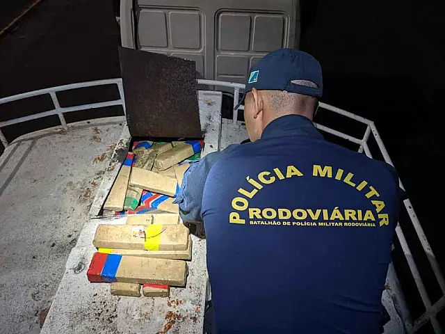 Polícia apreende 4,7 toneladas de maconha escondidas em tanque de óleo