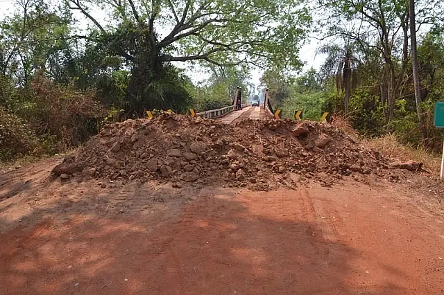 Ponte Taquarussu quebra após passagem de caminhão e local está interditado