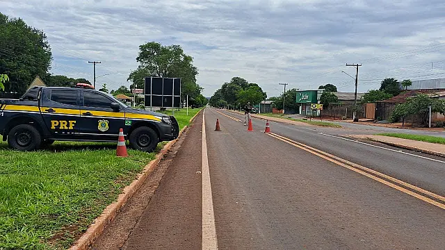 Derramamento de óleo interdita parcialmente BR-267 em Jardim