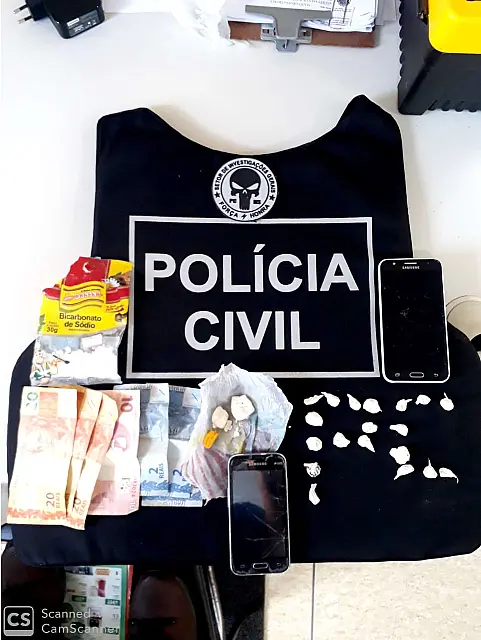 Dupla é flagrada comercializando drogas na Vila Aldeinha
