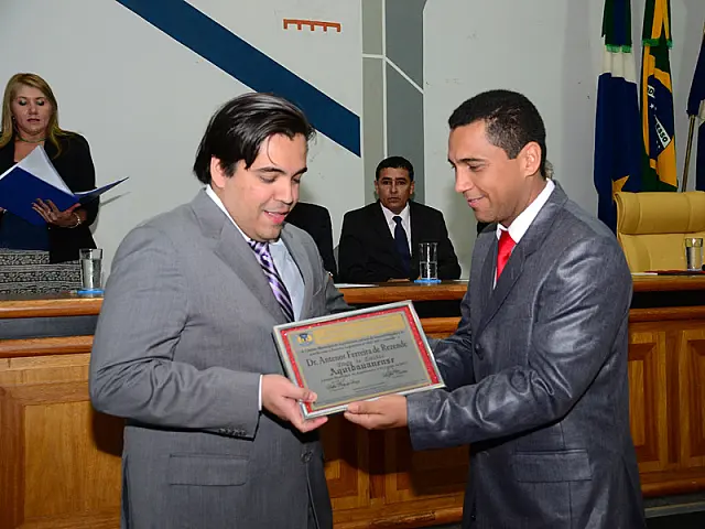 Câmara de Vereadores homenageia novos Cidadãos Aquidauanenses