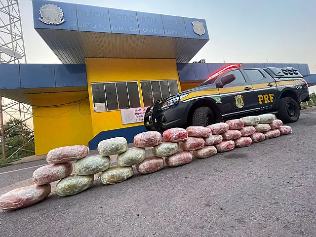 Jovens são presos com tabletes de skunk em carro de aplicativo na BR-262