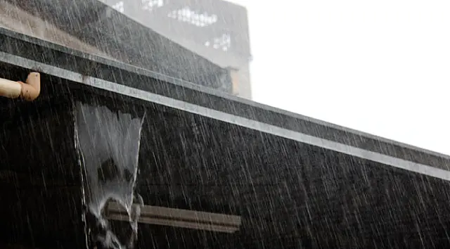 Chuva alaga Capital e quase 200 raios são registrados em Mato Grosso do Sul