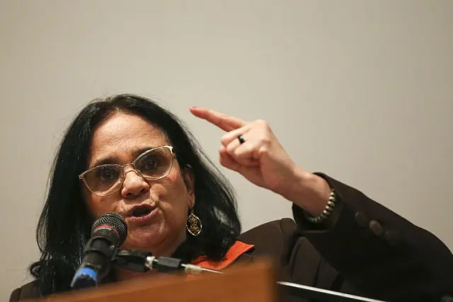 Funai deve ficar com Direitos Humanos, diz ministra