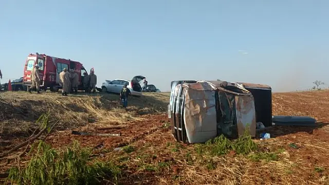 Acidente entre carro e camionete mata mulher em rodovia do MS