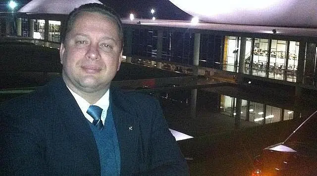 Advogado e ex-investigador de polícia morre ao cair de parapente em fazenda de MS