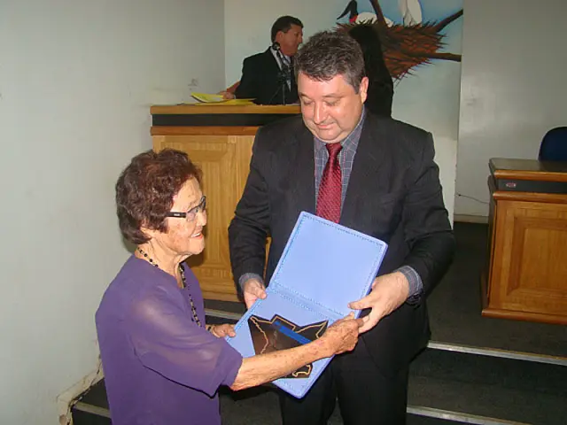 Câmara presta homenagens com título de cidadania