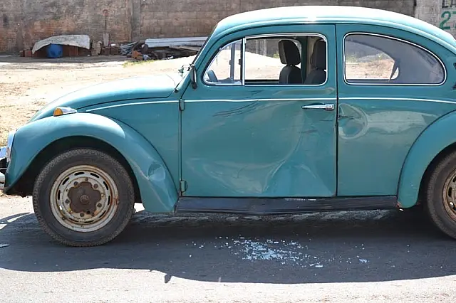 Motorista de Fusca fica ferida em batida com moto em Anastácio