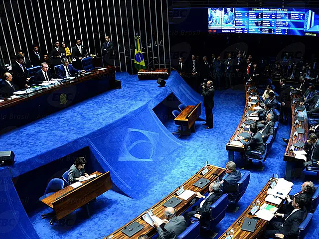 Senado decide manter prisão de Delcídio do Amaral por 59 votos a 13