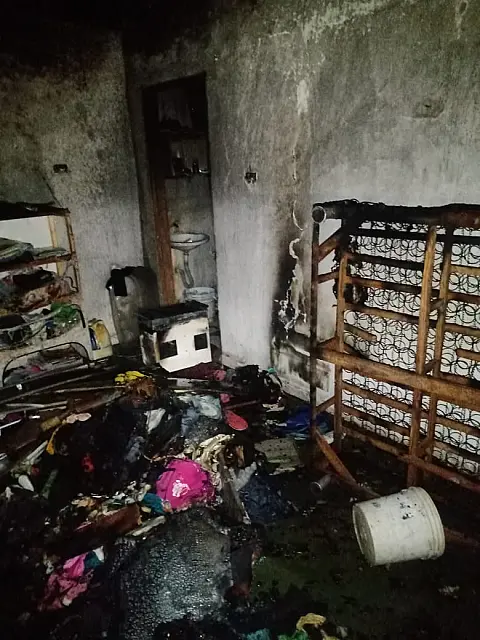 Brincando com fósforo, criança incendeia casa em Corumbá