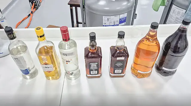 Fábrica clandestina de bebidas usava etanol adulterado de postos