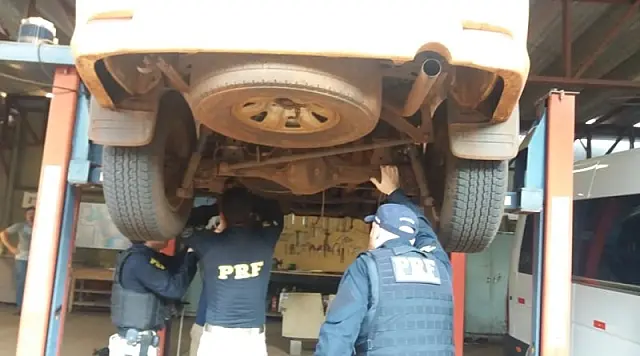 PRF apreende 119kg de cocaína em três caminhonetes utilizando cães farejadores