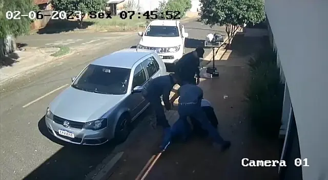 Policiais envolvidos em agressão contra jornalista são absolvidos pela Justiça Militar