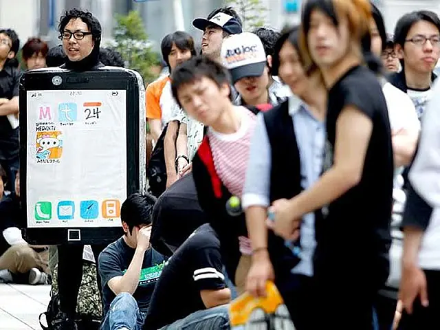 Japoneses esgotam estoques do iPhone 4 em poucas horas
