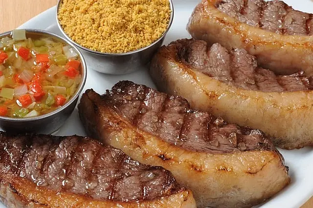Funcionário é pego tentando furtar picanhas tipo exportação de frigorífico