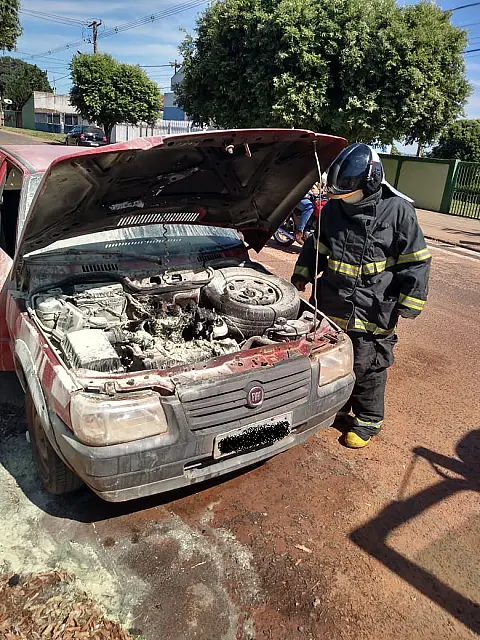 Veículo tem princípio de incêndio em frente a escola em Anastácio