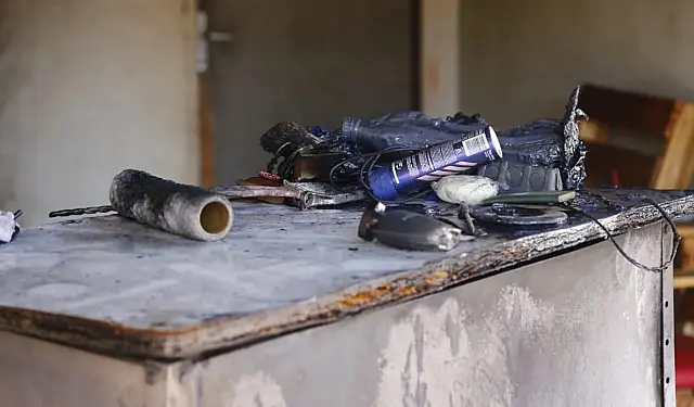 Morador esquece carregador na tomada e casa pega fogo