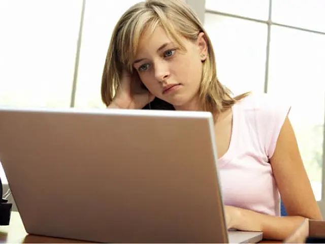 Adolescentes com mais de 300 amigos no Facebook são mais estressados