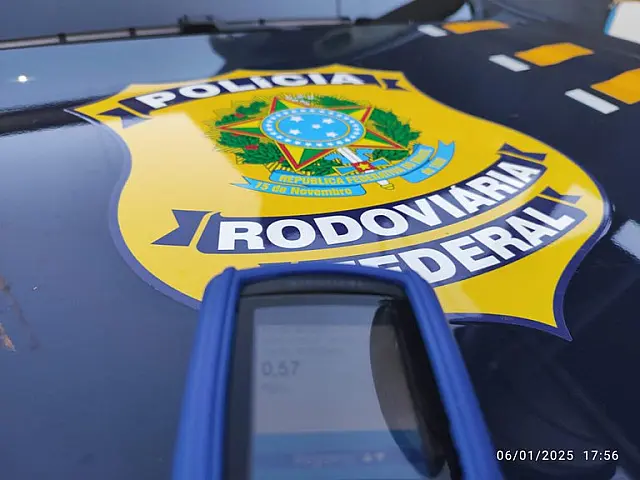 Caminhoneiro é preso dirigindo embriagado em Guia Lopes da Laguna