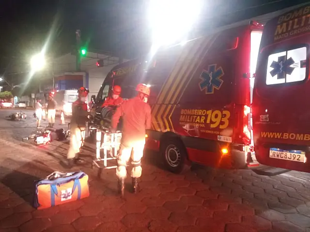 Motorista de carro colide em moto, derruba mulheres e foge sem prestar socorro