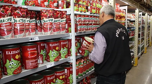 Consumidor que achar produto fora da validade exposto poderá levar outro de graça